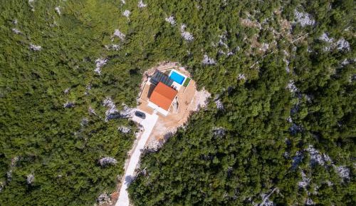 Villa with Swimming Pool