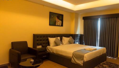 Deluxe Queen Room