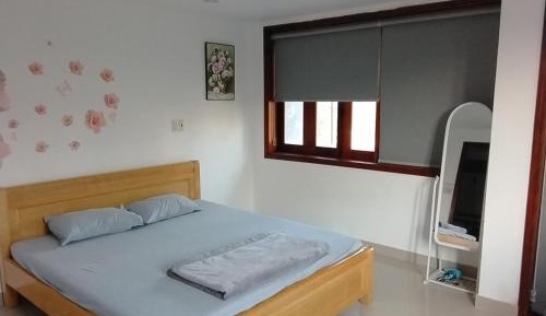 Three-Bedroom Apartment with Balcony