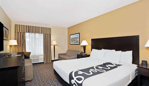 Deluxe King Room with Mobility/Hearing Impaired Access - Non-Smoking