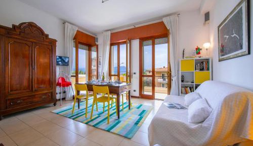 Apartment with Lake View