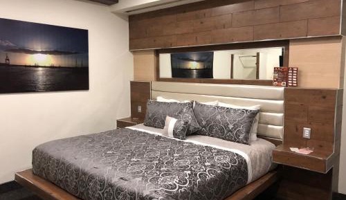Standard Queen Room