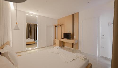 Deluxe Double Room with Side Sea View