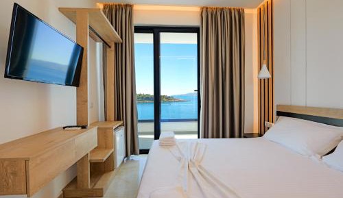 Deluxe Double Room with Balcony and Sea View