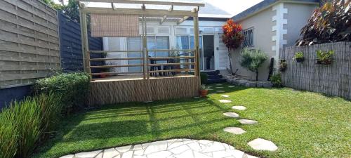Bungalow with Garden View