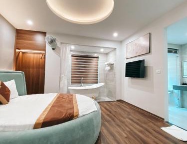 King Room with Spa Bath