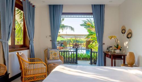 Junior Suite with Pool View