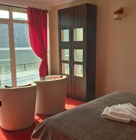 Suite with Lake View