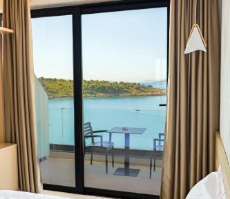Deluxe Double Room with Balcony and Sea View