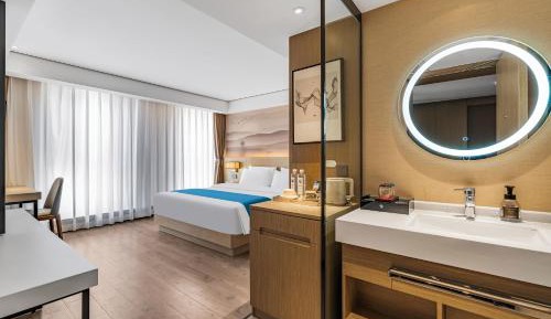 Comfort King Room - Non-Smoking