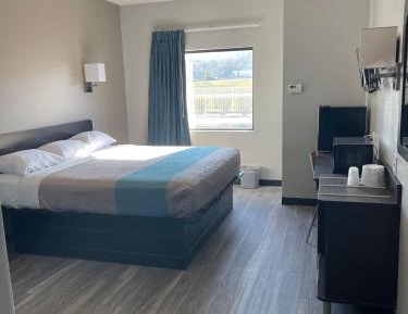 Deluxe King Room - Non-Smoking