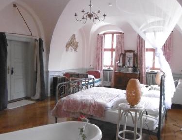 Deluxe King Suite