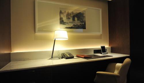 Club Deluxe King Room with City View