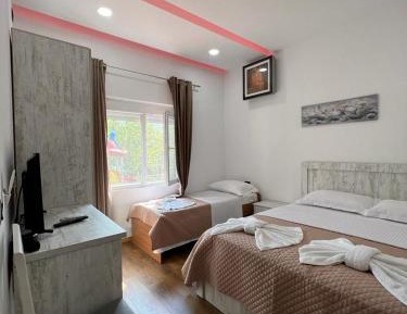 Deluxe Double Room (2 Adults + 1 Child)