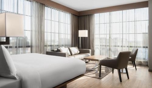  Corner King Room