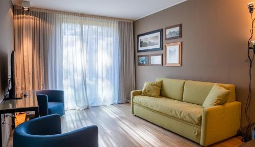Family Room (2 Adults + 2 Children)