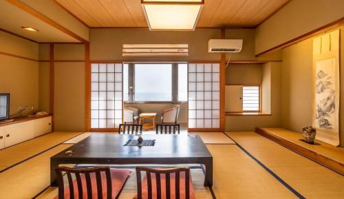 Japanese-Style Room - Sunset Ocean Front (4 adult)	