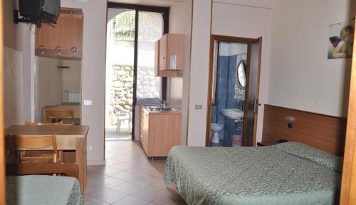 Studio (3 Adults)
