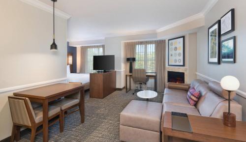 Queen Suite with Fireplace