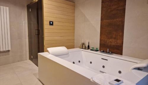 Double Room with Spa Bath
