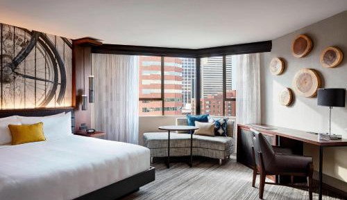 Guest room, 1 King, City view