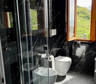 One-Bedroom Apartment (5 Adults)