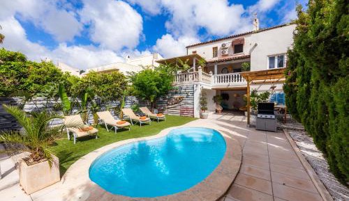 Villa with Garden View