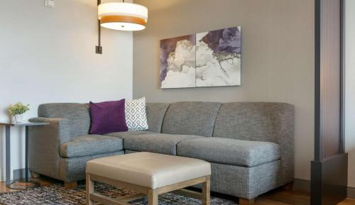 King Suite with Sofa Bed and Roll-In Shower - Disability Access