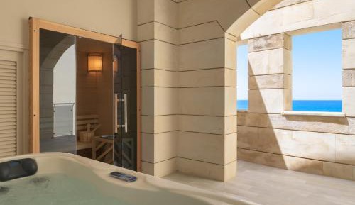 Grand Suite with Jacuzzi and Sauna