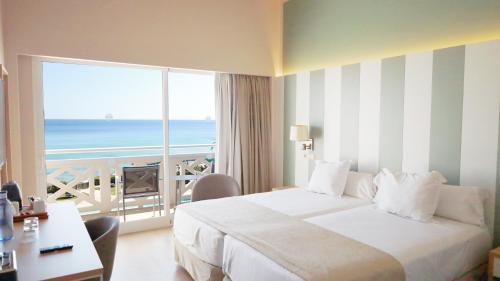 Double or Twin Room with Sea View