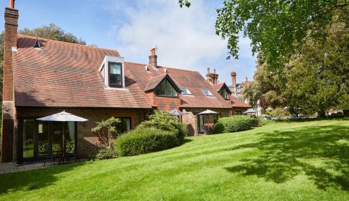 Classic Two Bedroom Apartment with Balcony or Patio