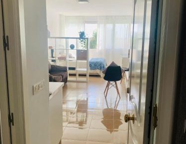 Apartment with Pool View 