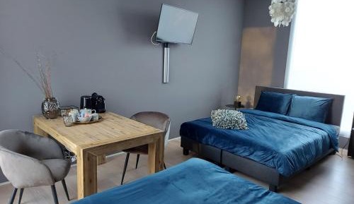 Quadruple Room with Private Bathroom
