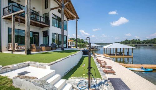 Three-Bedroom Holiday Home 