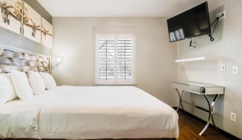 One-Bedroom King Suite - Non-Smoking
