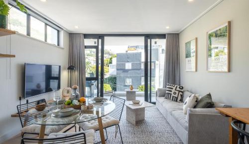 Deluxe One Bedroom Apartment