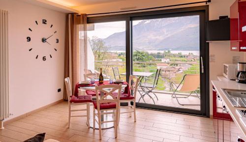 One-Bedroom Apartment with Lake view (2 Adults)