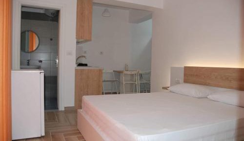 Quadruple Room with Private Bathroom