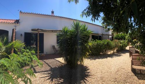 Deluxe Double Room (2 Adults + 1 Child)
