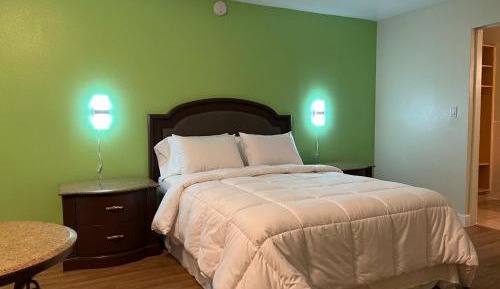 Deluxe Queen Room