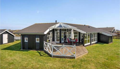 Three-Bedroom Holiday Home 