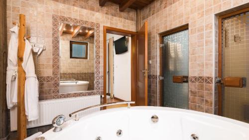 King Room with Spa Bath