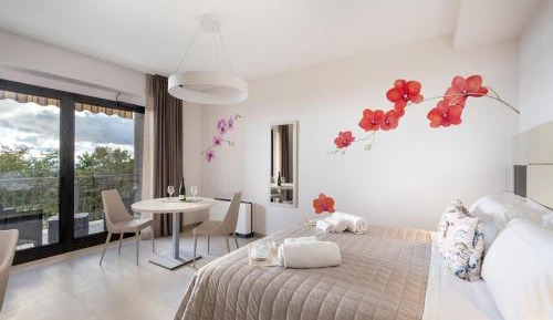 Apartment with Lake View