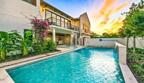 Six-Bedroom Holiday Home