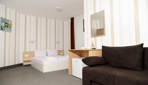 King Studio with Sofa Bed