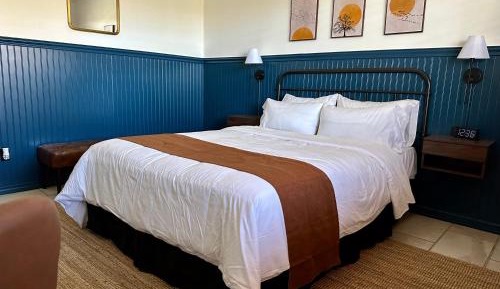 Standard Queen Room