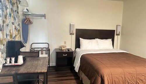 Standard Queen Room