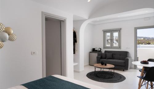 Elegant Suite with Hot Tub