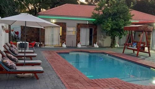Deluxe Double Room (2 Adults + 1 Child)
