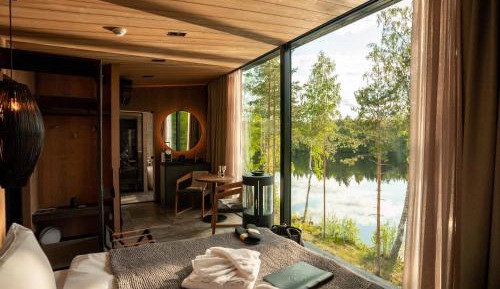 Suite with Lake View